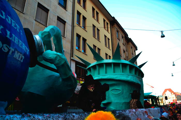 — Char statue de la Liberté en centre-ville — Carnaval — Bâle/Basel —